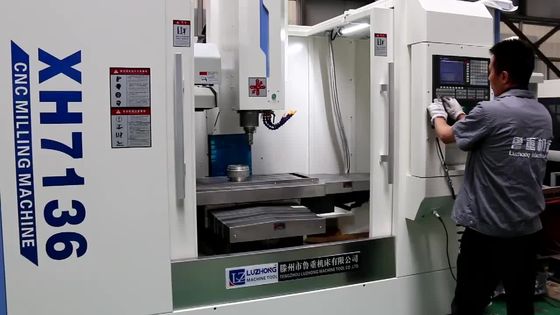 Αυτόματη μηχανή άλεσης XK7136 CNC για το μέταλλο