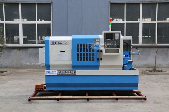Μικρό ανοξείδωτο τόρνου μετάλλων CK6136D CNC που επεξεργάζεται τον τόρνο στη μηχανή