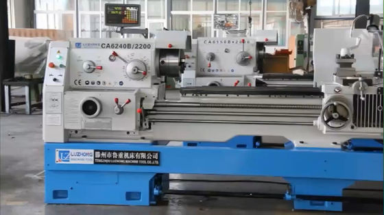 CA6240 CNC τόρνος μετάλλων για τη ρόδα αργιλίου που επεξεργάζεται στη μηχανή στις Φιλιππίνες